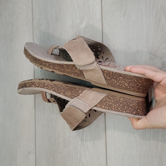 Aetrex "Like New" Laser Leather Womens Hook&loop Loop toe sandals shoe 9.5 - Picture 7 of 10